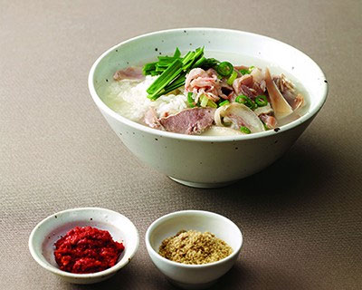 국물 음식 돼지국밥