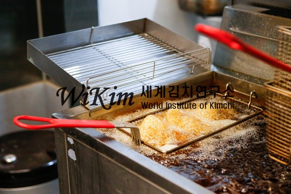 파인애플 김치 BBQ 소스와 치킨 윙 레시피 조리순서 4-0