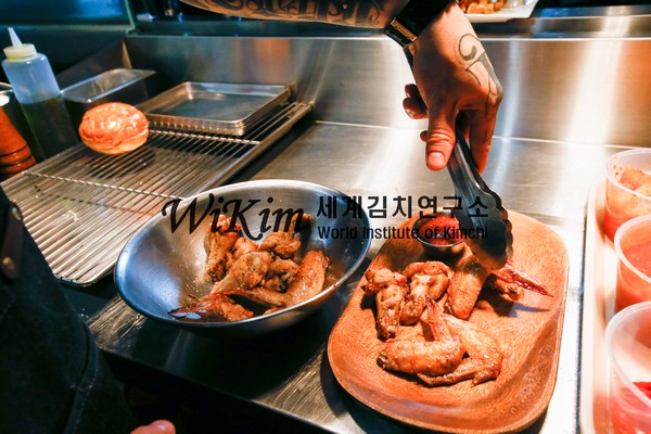 파인애플 김치 BBQ 소스와 치킨 윙 레시피 조리순서 10-0
