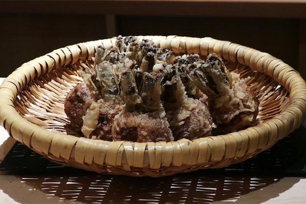 미쉐린 가이드 교토 오사카 2022, 1 스타를 받은 Numata 덴푸라 요리