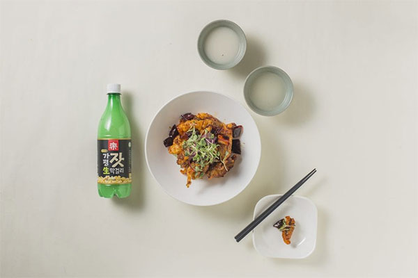 수불: 레드페퍼 마늘 소고기 튀김 & 가평 잣 막걸리 (우리술)