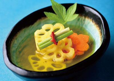 치자연근물김치